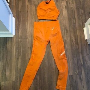 Gymshark medium dry fit orange set
